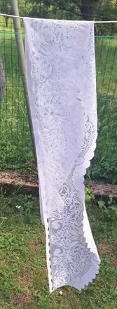 Malá záclonka s vlnovkami,