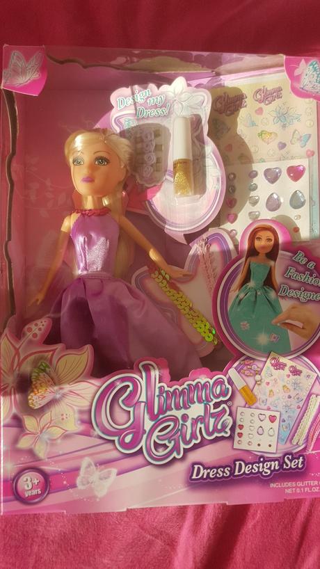 Babika navrhni moje šaty, 