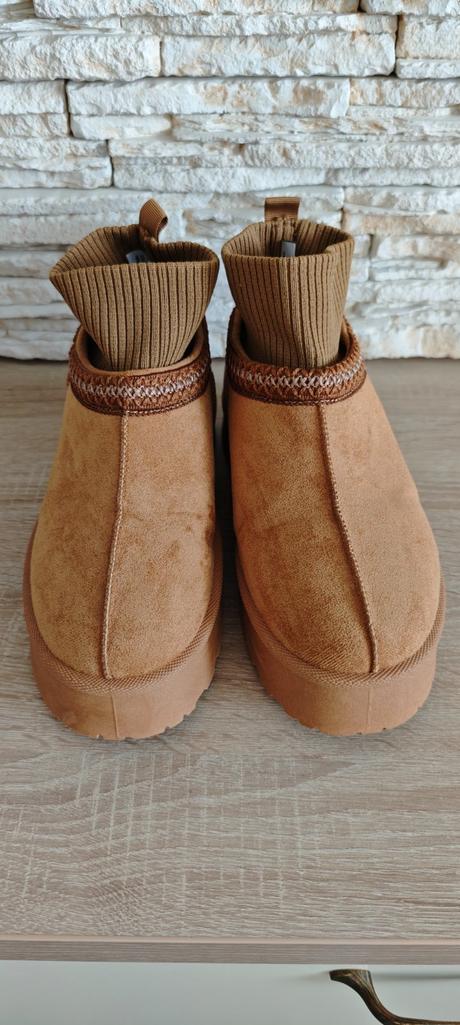 Semišové čižmy/ našuchovačky, štýl "ugg", sinsay,39