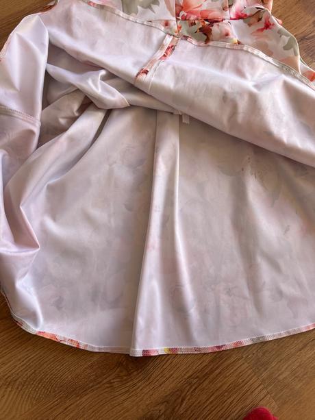 2x oblečené šaty 38-40 gotta, 38