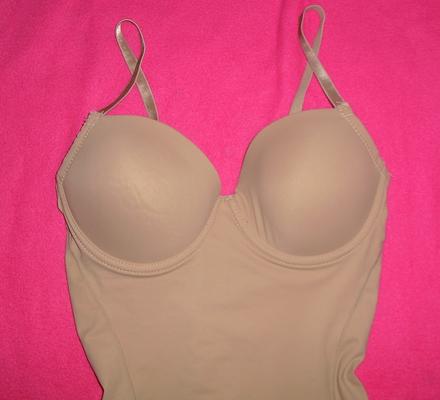 Stahujuce telove body, s