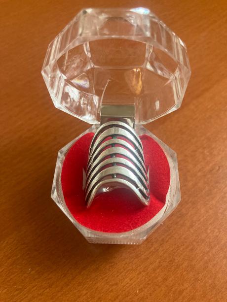 Strieborný prsteň, 