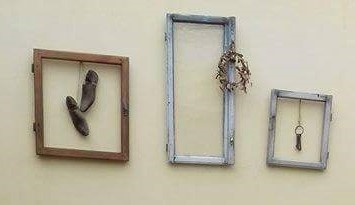 Starý drevený okenný rám,