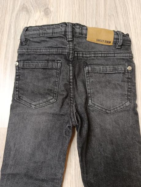 Chlapčenské čierne roztrhané rifle, sinsay,110