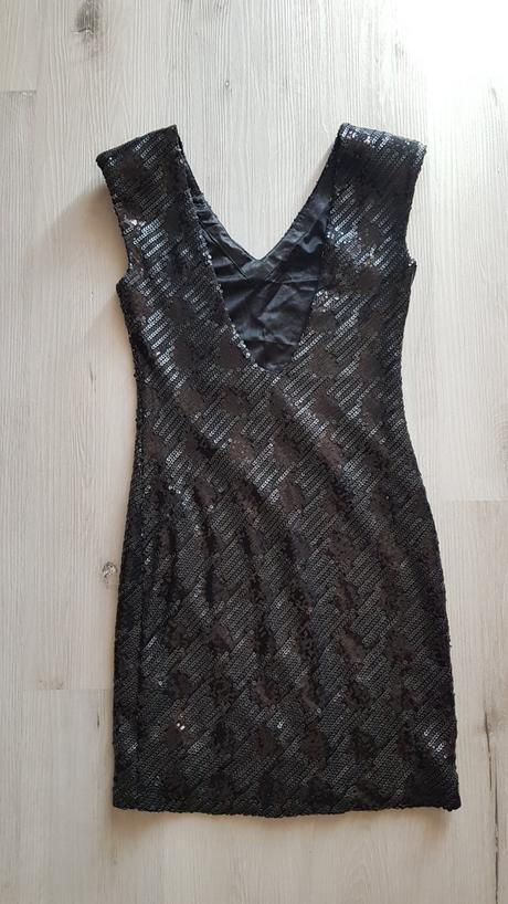 Trblietavé šaty, m