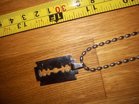 Retiazka s priveskom ziletka, 