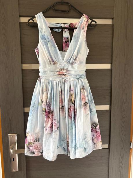 Kvetinkové šaty, 32