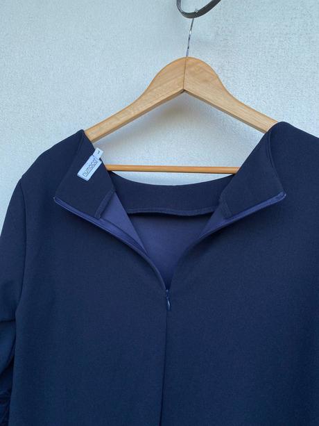 Spoločenské krátke šaty s volánovými rukávmi, m