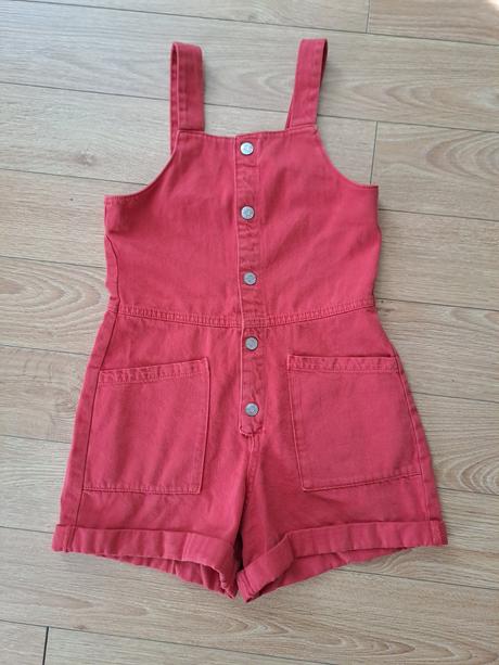 Krásne červené kraťasy natraky, zara,152