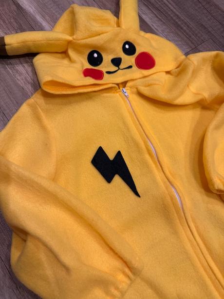 Pokemon pikachu kostym 5-6 rokov, 