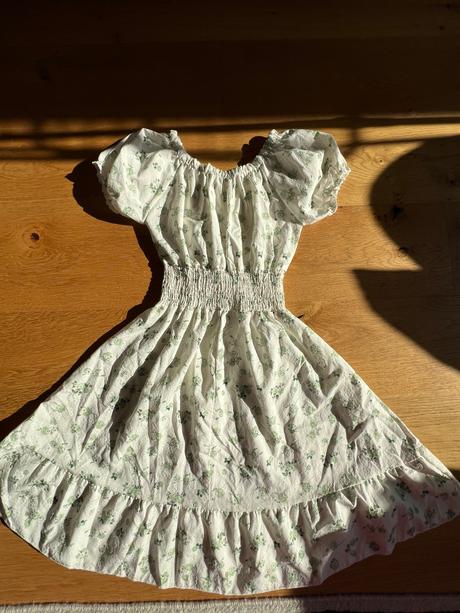 Dievcenske letne saty, 152