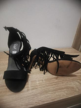 Sandalky so strapcami, 37