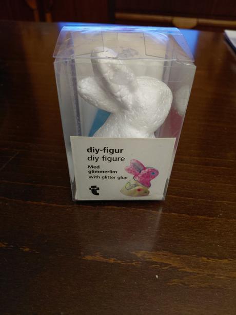 Dekorativny zajacik s trblitavym lepidlom, 