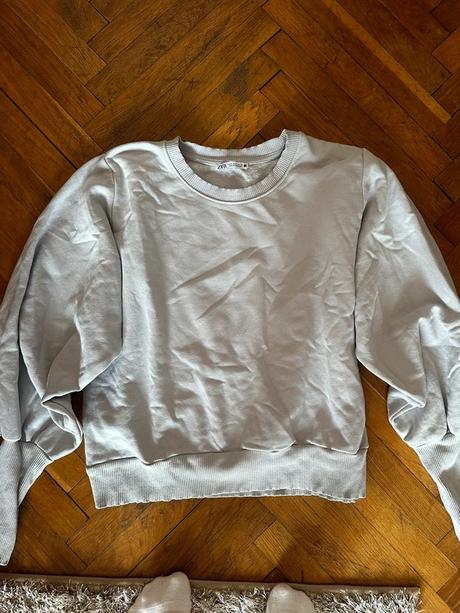 Siva mikina so sirokymi patentmi, zara,l