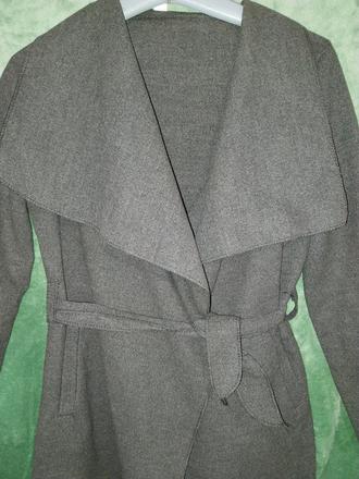 Sivý kabát na zavinovanie, l