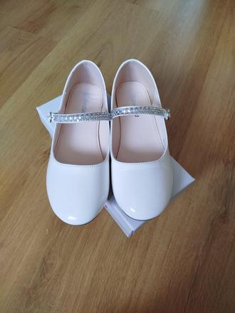 Topánky na prvé sväté prijímanie, graceland,36