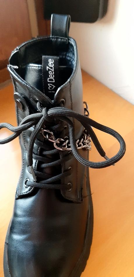Čižmičky deezee, 33