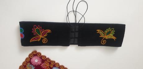 Zamatový ručne vyšivaný opasok folk, 