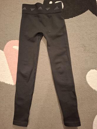 Predám dievčenské rebrované legíny veľ. 152 cm., adidas,152