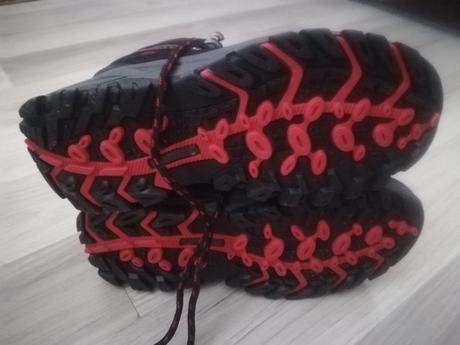 Trekové topánky, 33