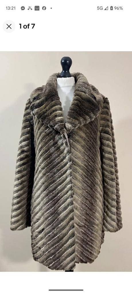 Bunda z umelej kožušiny, 38