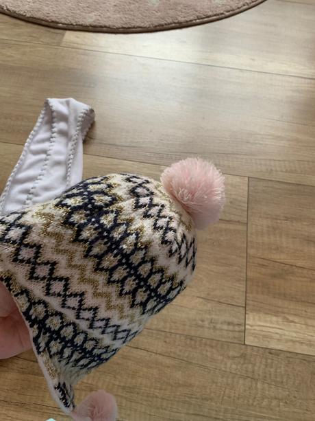 Zimna čiapka a šál, 86