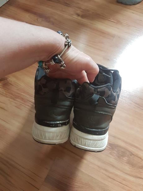 Vyvýšené topánky, 43