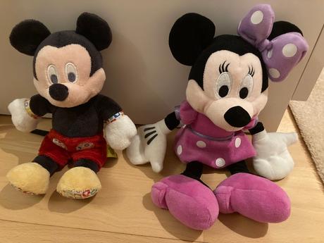 Mickey & minnie mouse a pluto, 
