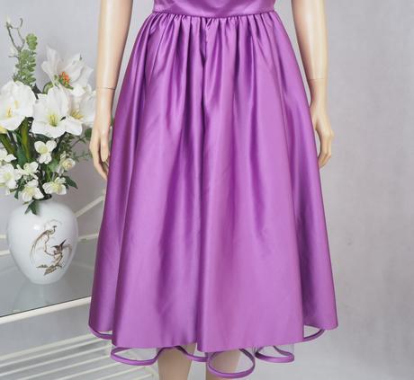 Kvalitné spoločenské šaty, s