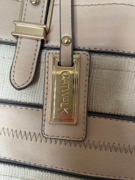 Kabelka catwalk v top stave, 