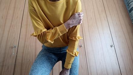 Dámsky tenký sveter s volánmi, veľ. s/m, s