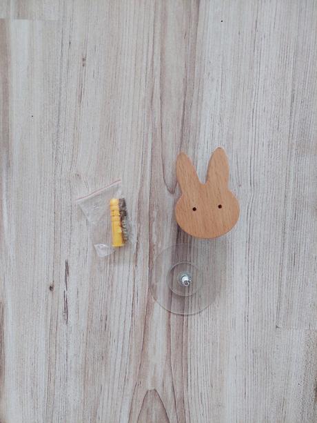 Drevený háčik zajko, 