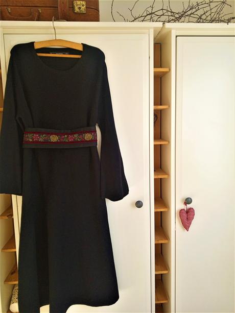 Šaty s neobyčajnými rukávmi zn. mango, mango,s