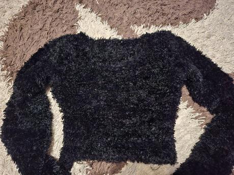 Krátky chlpaty pulovrik, s