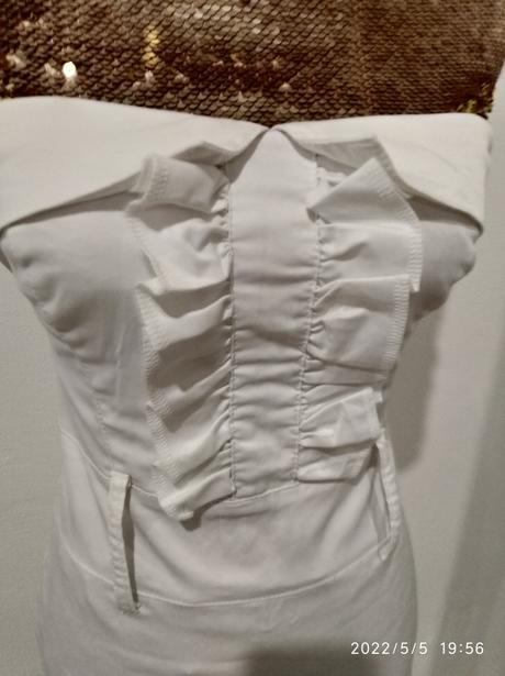 Krásne biele saty, s