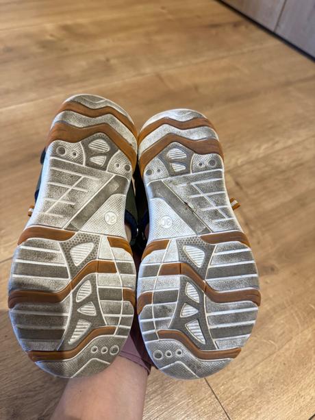 Sandalky, 30