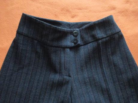 Lacno, tmavosedy nohavicovy kostym "s", s