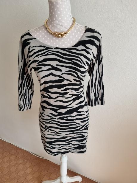 Sivo-čierny dlhší svetrík f&f veľ. 38, f&f,38