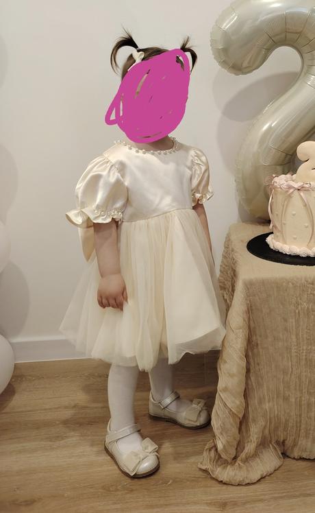 Béžové princeznovské šaty s krátkym rukávom, 92