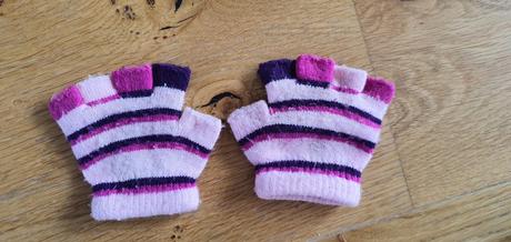 Rukavice bez prstov, 122