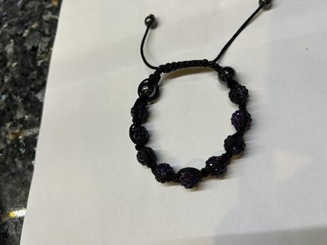 Náramok z koráliek z hematitu a granátu, 