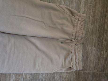 Hrubšie tepláky m, stradivarius,m