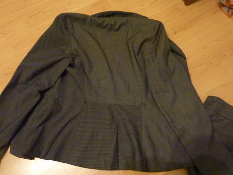 Nohavicový kostým, 37