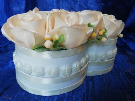 Biele srdce plné ruží,