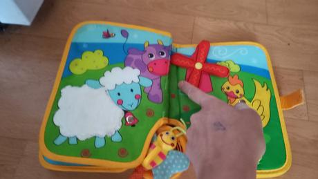 Látková a zvuková hracia knižka,