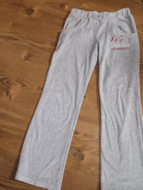 Sivé plyšové teplákové nohavice 134-140, 140