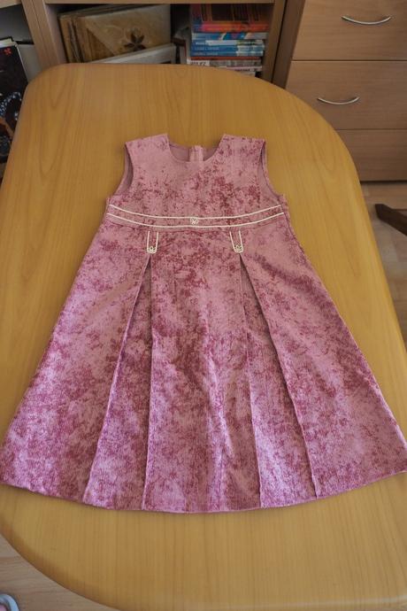 Dievčenské šaty bez rukávov, 122