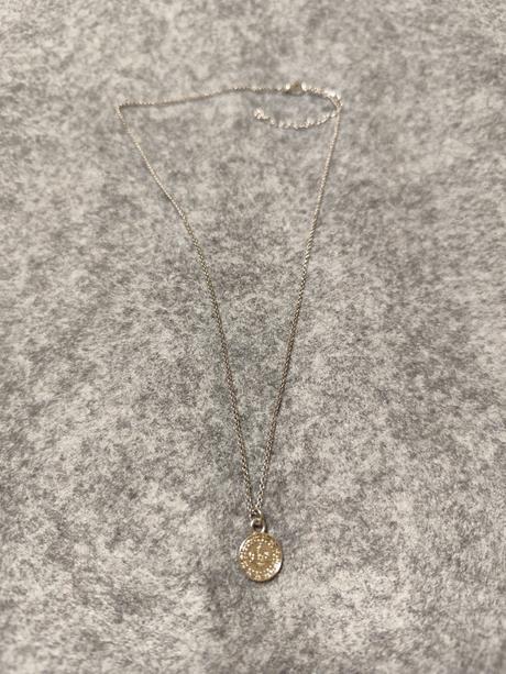 Nahrdelnik s priveskom, 