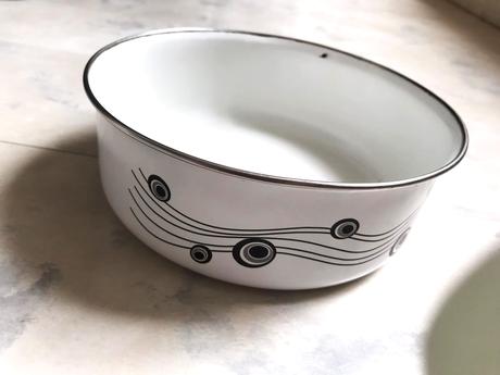 Smaltovaná miska s pokrievkou, 