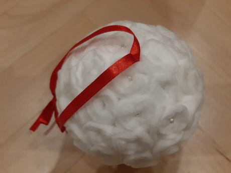 Vianočná ozdoba - biela guľa, 